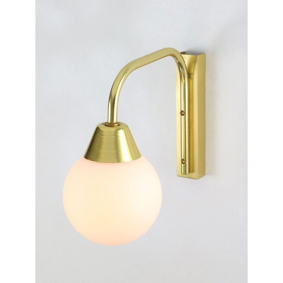 Image 1 of Mid century Italiaanse gouden en opaline wandlamp