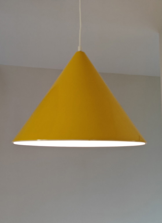 Image 1 of Twee emaille hanglampen van Louis Poulsen designer Arne Jacobsen