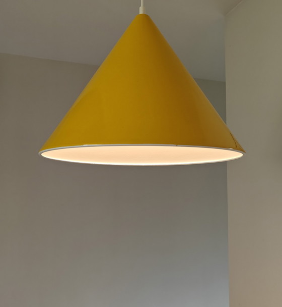 Image 1 of Twee emaille hanglampen van Louis Poulsen designer Arne Jacobsen