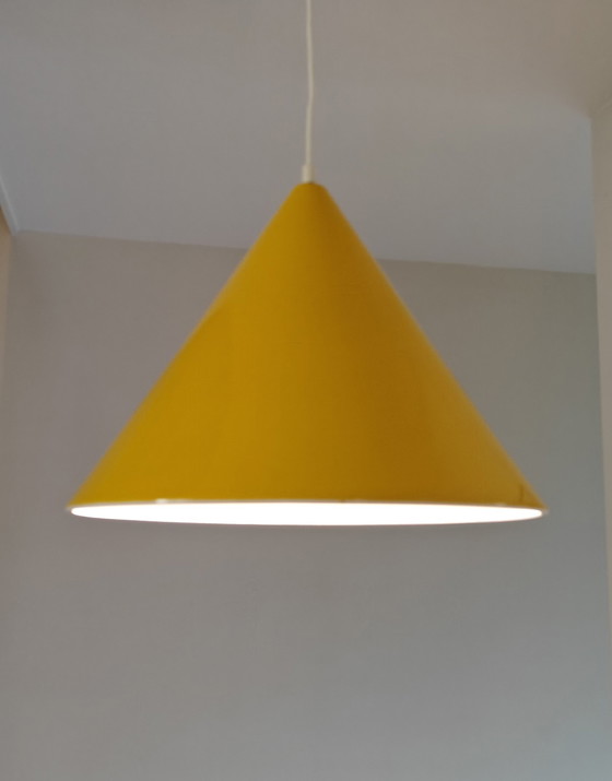 Image 1 of Twee emaille hanglampen van Louis Poulsen designer Arne Jacobsen