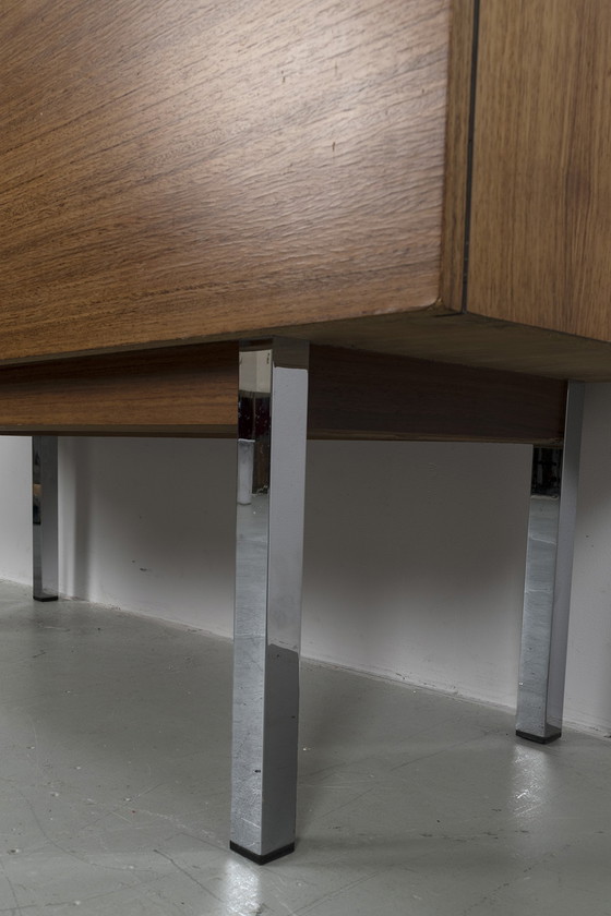 Image 1 of Vintage kastje met chromen poten