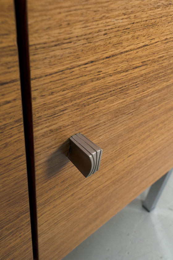 Image 1 of Vintage kastje met chromen poten