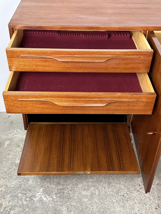 Image 1 of Scandinavisch Zwitsers teak dressoir 1960