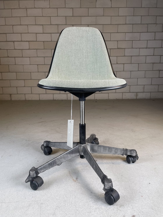 Image 1 of 2X Vitra Eames Pscc Bureaustoel