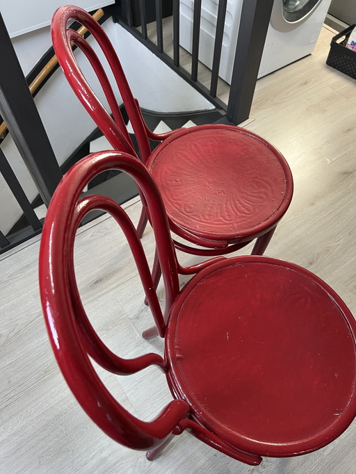 Twee stoelen van  THONET van  de 50 of ouder