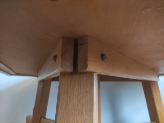 Image 1 of Vintage brutalist, sculptural eiken driehoek eettafel