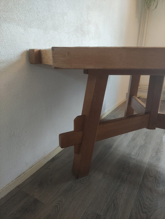 Image 1 of Vintage brutalist, sculptural eiken driehoek eettafel