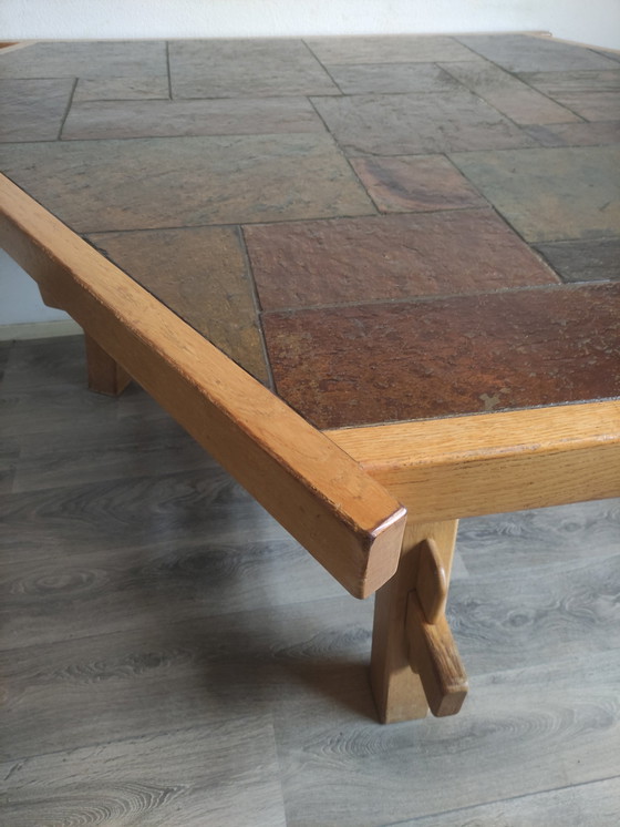 Image 1 of Vintage brutalist, sculptural eiken driehoek eettafel