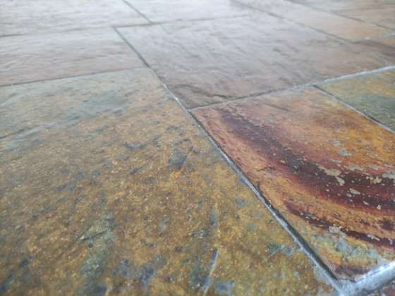 Image 1 of Vintage brutalist, sculptural eiken driehoek eettafel