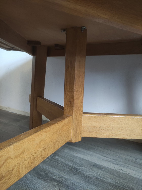 Image 1 of Vintage brutalist, sculptural eiken driehoek eettafel