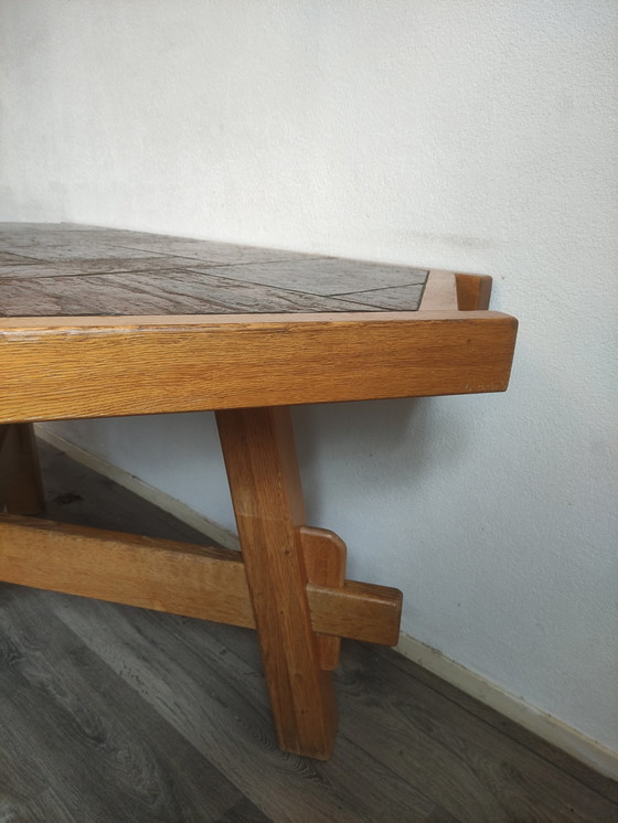 Image 1 of Vintage brutalist, sculptural eiken driehoek eettafel