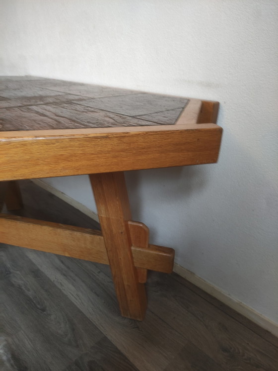 Image 1 of Vintage brutalist, sculptural eiken driehoek eettafel