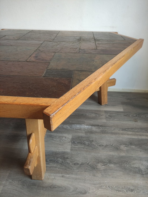 Image 1 of Vintage brutalist, sculptural eiken driehoek eettafel