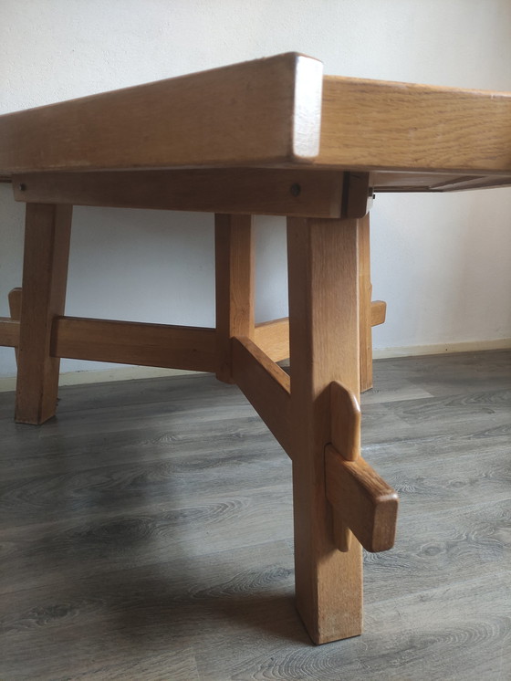 Image 1 of Vintage brutalist, sculptural eiken driehoek eettafel