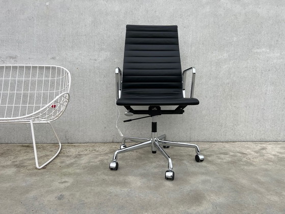 Image 1 of Vitra Eames Ea119 Lederen Bureaustoel