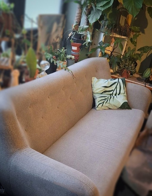 Moderne "Herman" Sofa van Christian Rudolph voor Sofacompany - Kleur: Elliot Licht Grijs - Stof Met Notenhouten Poten
