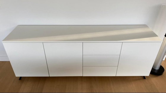 Image 1 of Stijlvolle Witte Dressoir Met Zwarte Metalen Pootjes