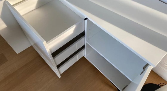 Image 1 of Stijlvolle Witte Dressoir Met Zwarte Metalen Pootjes