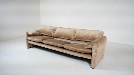 Image 1 of Mid Century Moderne "Maralunga" Sofa Door Vico Magistretti Voor Cassina- Nieuwe Bekleding