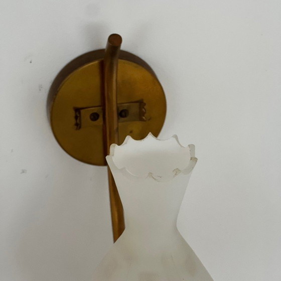 Image 1 of Paar Zweedse vintage opaline glas en messing wandlampen, jaren 1960