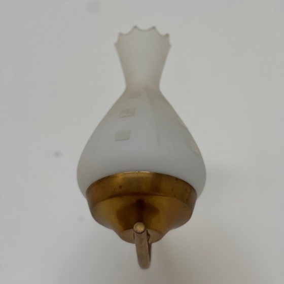 Image 1 of Paar Zweedse vintage opaline glas en messing wandlampen, jaren 1960