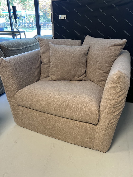 Image 1 of Love Seat Showmodel