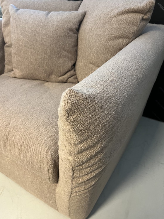 Image 1 of Love Seat Showmodel