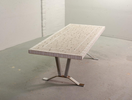 Image 1 of Grote Witte Mid Century Keramische Tegels Salontafel op Chromen Voet in Denisco-stijl