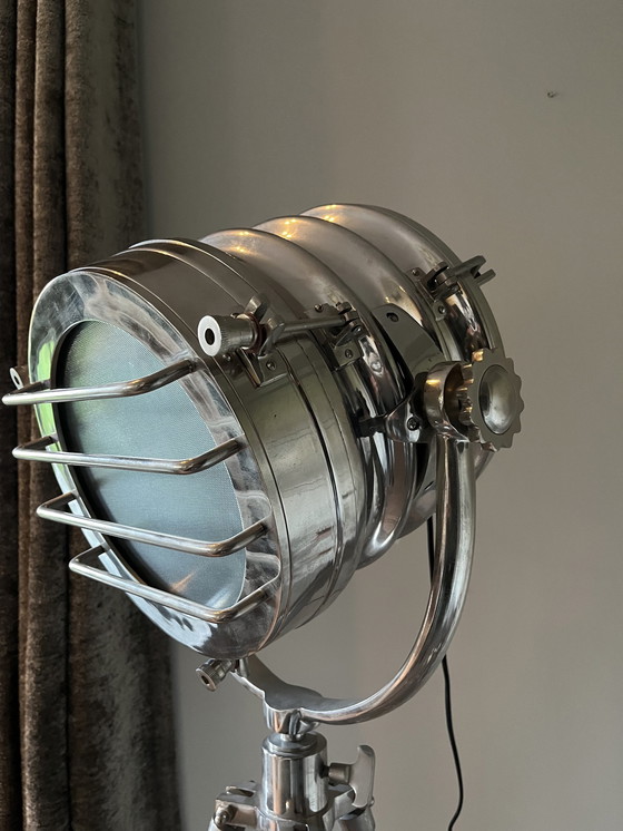 Image 1 of Industriële Volledig Metalen Driepoot Theater Lamp