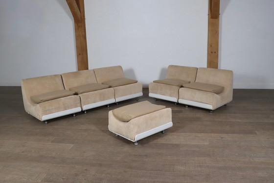 Image 1 of Modulaire COR Orbis bank in beige ribfluweel van Luigi Colani, jaren 1970