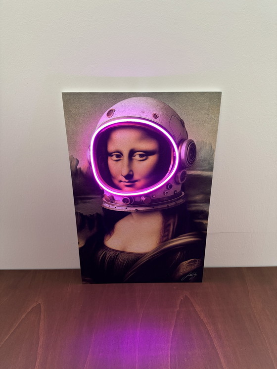 Image 1 of LedMansion Gioconda Astronaut Paars PopArt Muurkunst Led Lamp