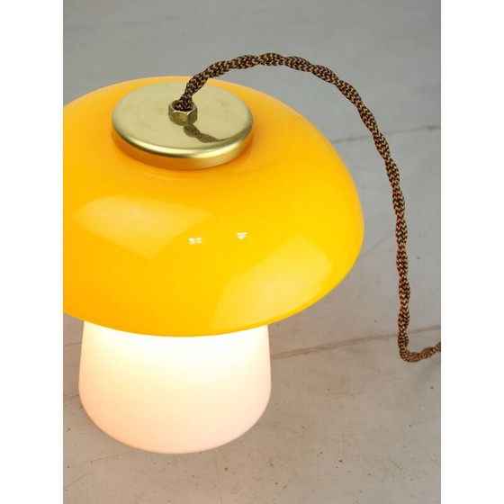 Image 1 of Mid Century tafellamp Mushroom van geel glas en messing