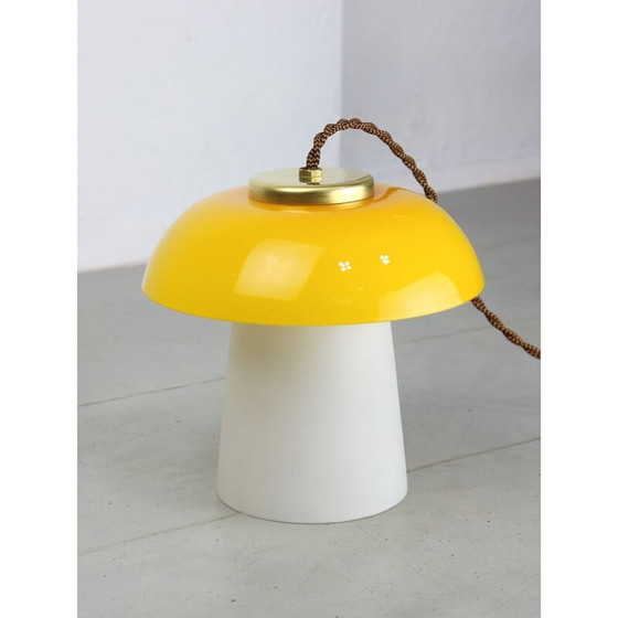 Image 1 of Mid Century tafellamp Mushroom van geel glas en messing