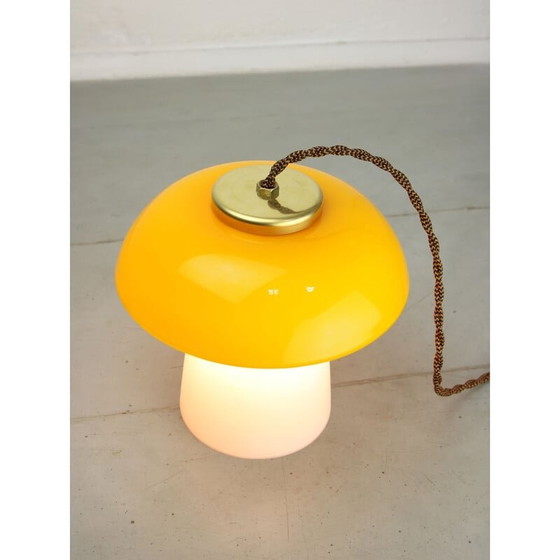 Image 1 of Mid Century tafellamp Mushroom van geel glas en messing