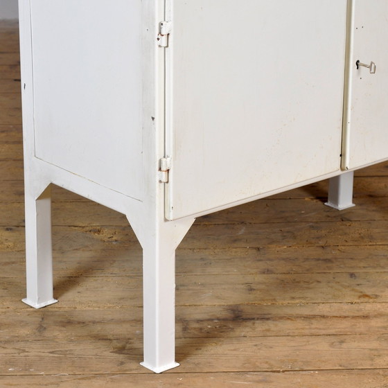Image 1 of Vintage medisch kabinet, jaren 1970