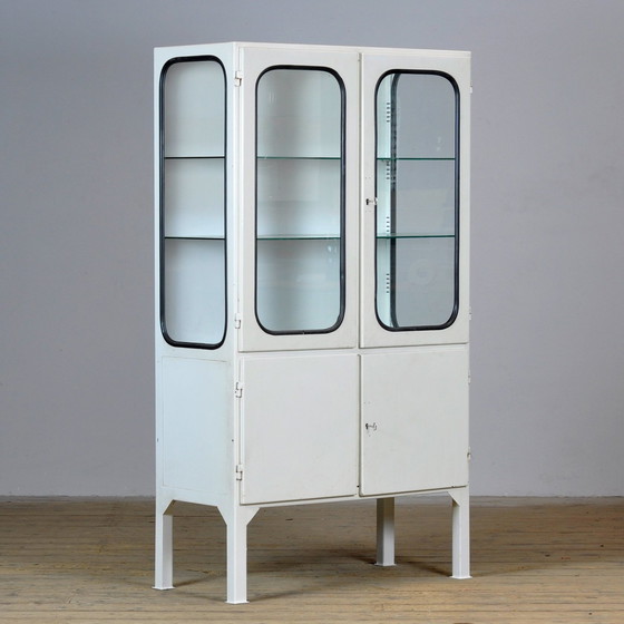 Image 1 of Vintage medisch kabinet, jaren 1970
