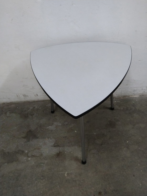 Image 1 of Formica Bijzettafel