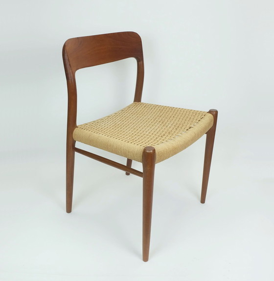 Image 1 of Nr. 1 Van 2 - Deense Moderne Stoel Model 75 Niels O. Moeller Teak Zitting Papier Koordbinding 1960S