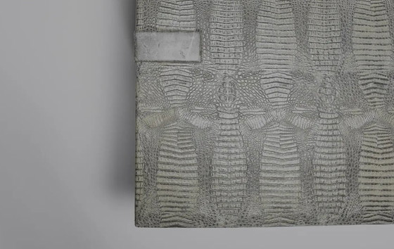 Image 1 of 1970 imitatiekrokodillenhuid en marmeren salontafel