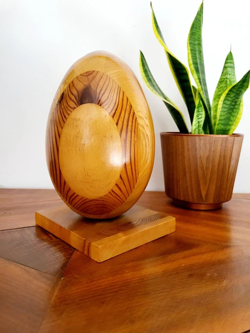 Houten Ei  Of Wooden Egg Op Statief, Handgemaakt, Vol Hout, Frankrijk