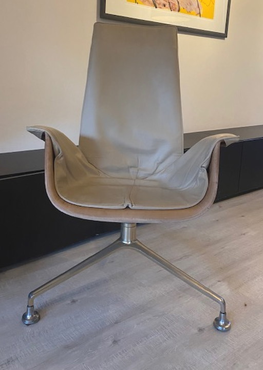 Jørgen Kastholm FK Preben Fabricius; Tulip Chair 3-poot met goud/messingkleur staal uit jaren 60