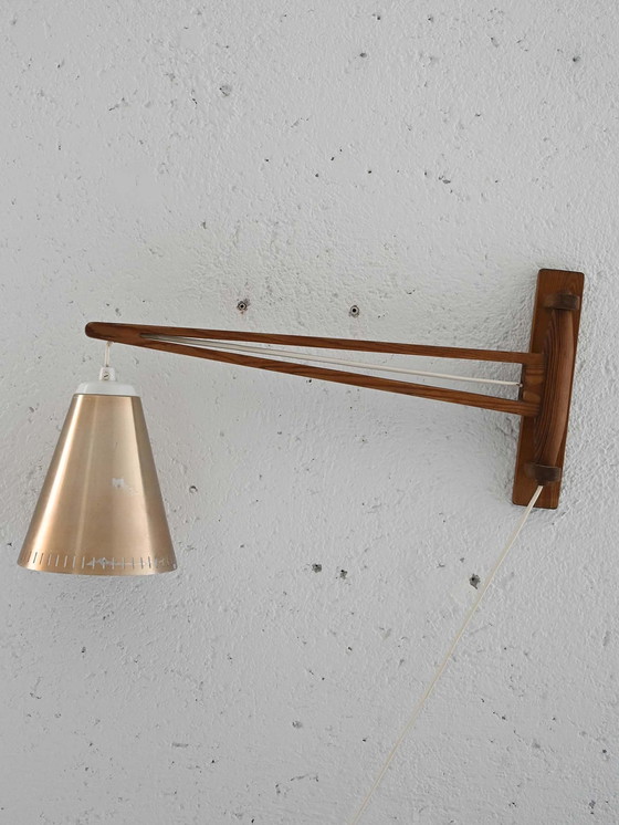Image 1 of 1960S Deense teakhouten wandlamp met verstelbare arm en metalen kap