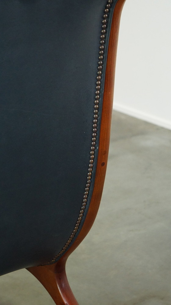 Image 1 of Donkerblauwe Chesterfield Fauteuil Gemaakt Van Rundleer En Gecombineerd Met Hout