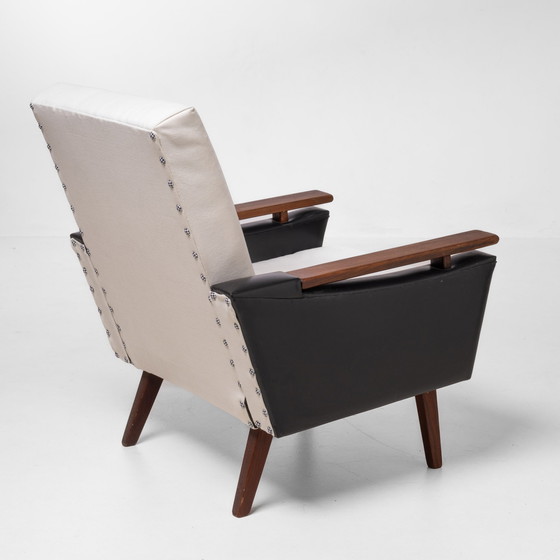 Image 1 of VINTAGE FAUTEUIL, NIEUW BEKLEED EN ORIGINEEL SKAI-LEER, UIT DE JAREN '50