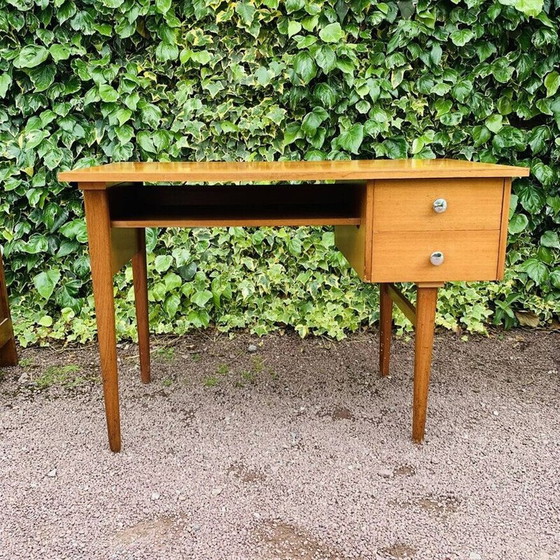 Image 1 of Vintage honingkleurig bureau met 2 laden