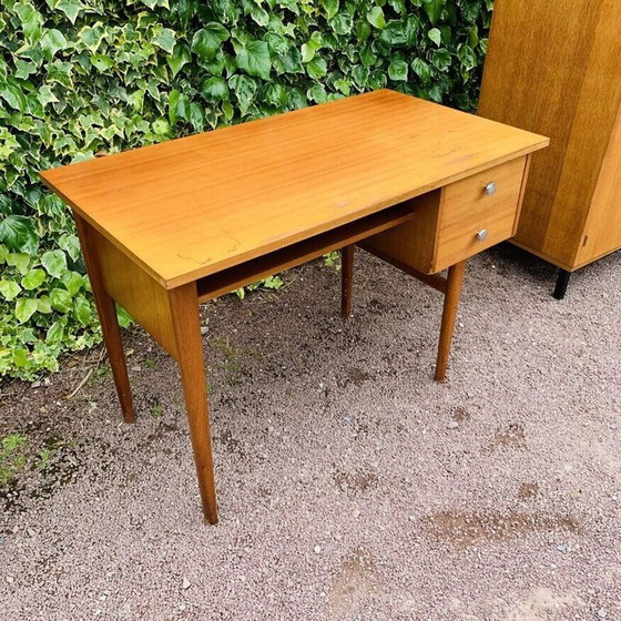 Image 1 of Vintage honingkleurig bureau met 2 laden