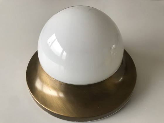 Image 1 of Vintage Plafondlamp / Plafonniere Messing Goud Rand Met Glazen Bol Lamp Kap