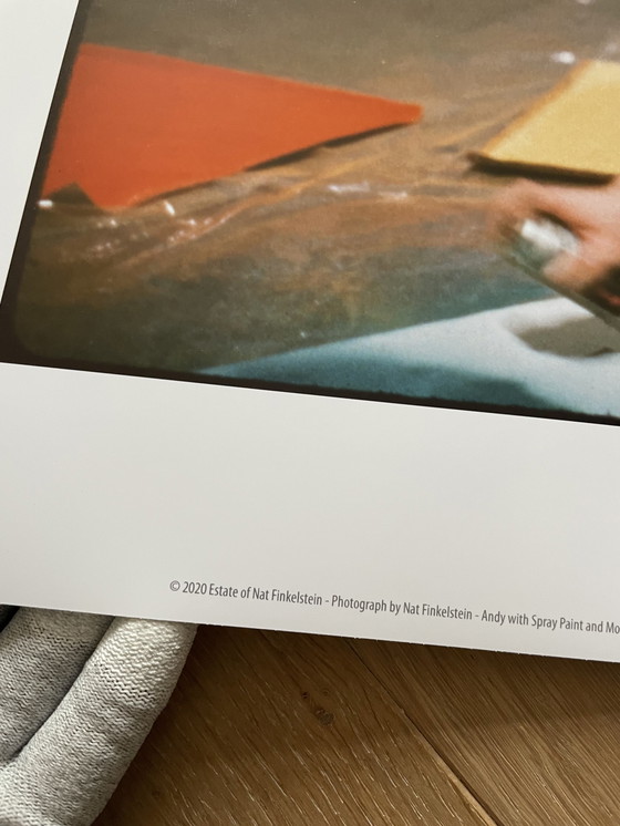 Image 1 of Nat Finkelstein ( 1933-2009), Andy Warhol met spuitbus.   