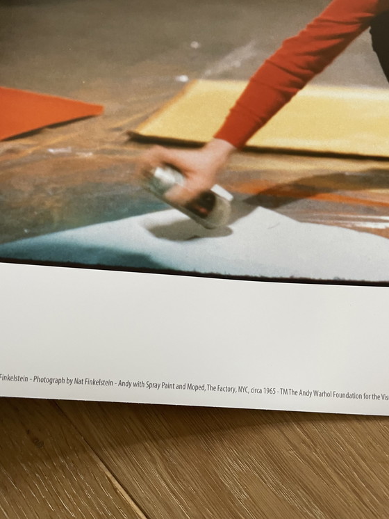 Image 1 of Nat Finkelstein ( 1933-2009), Andy Warhol met spuitbus.   