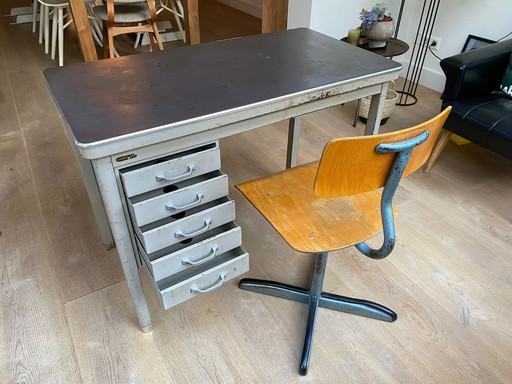 Ahrend Oda Vintage Bureau Met Stoel